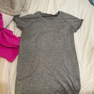 lululemon athletica Gray Short Sleeve Tee